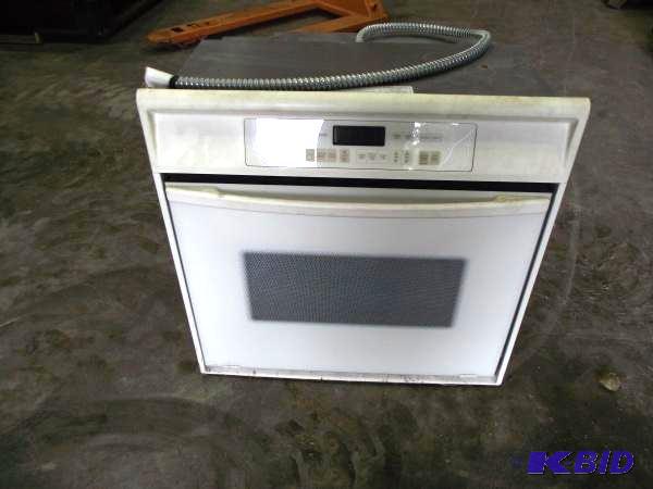 lot 58 image: Whirlpool Built In Self Cleaning Oven   28&qu...