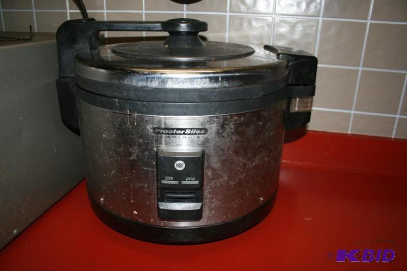 lot 36 image: 60 Cup Rice Cooker