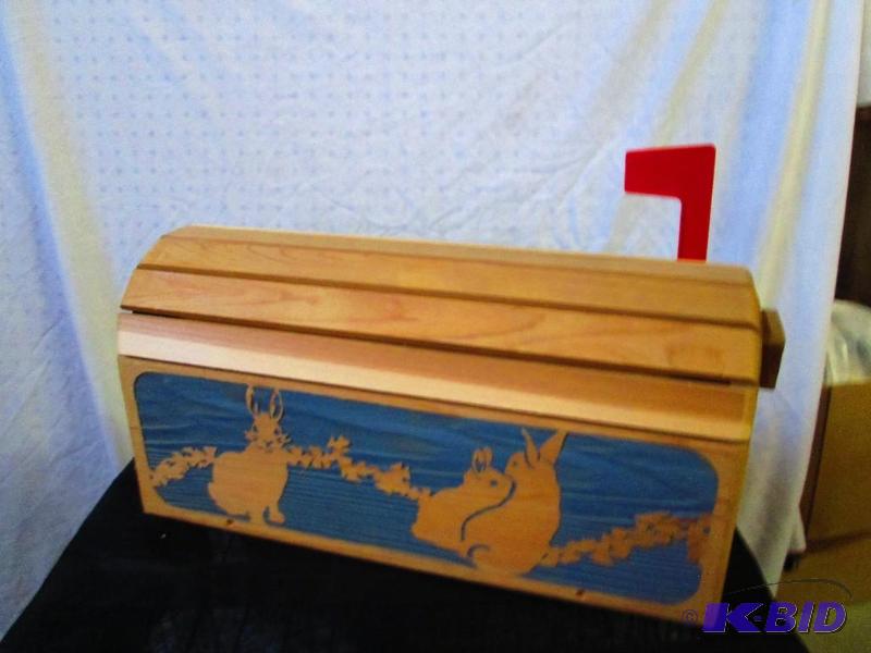 Blue grass woods, Inc. wooden mail box with b...