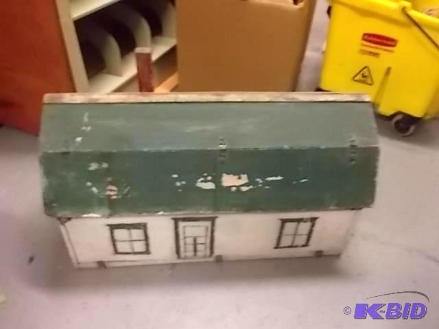 Toy BarnDoll House