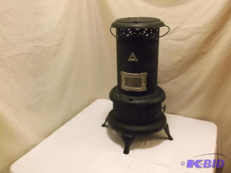 lot 12 image: Vintage Perfection oil heater #525 measuring ...