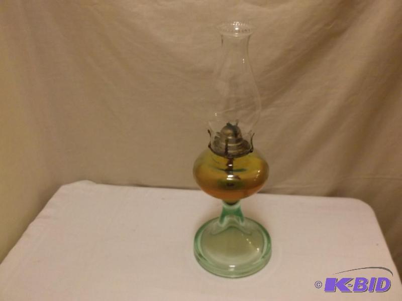 lot 16 image: Vintage oil lamp....