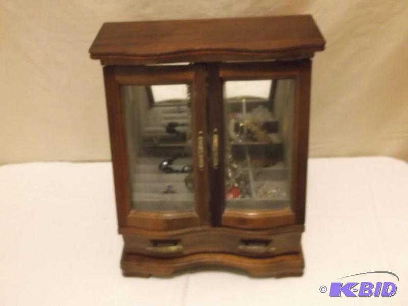 lot 63 image: Nice musical jewelry box with some jewelry ne...