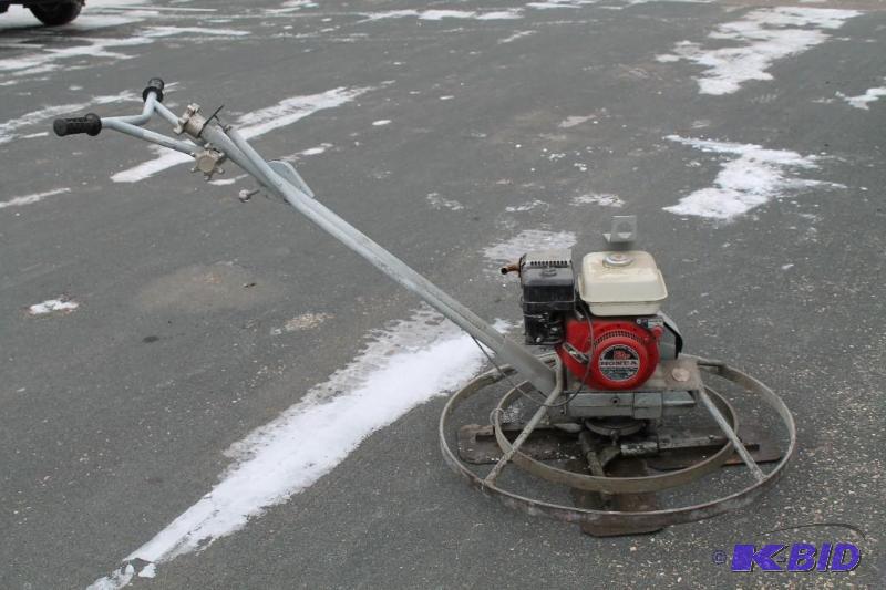 lot 5 image: Trowel Power 36" HONDA 5.5 HP Gas Engine...