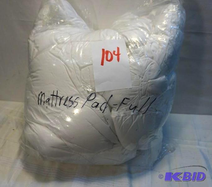 lot 104 image: Concierge Collection Full Size Mattress Pad B...
