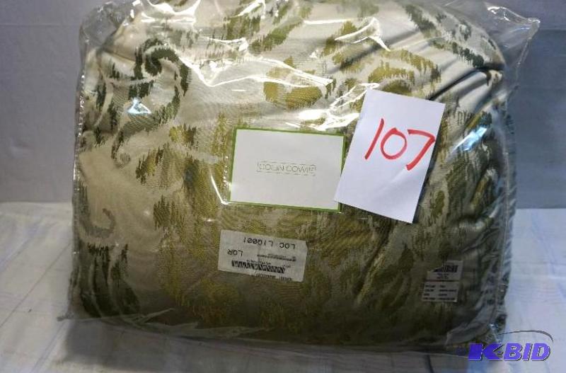 lot 107 image: Collin Cowie&nbspQueen Size Bed In A Bag Bed...