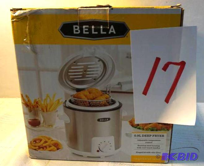 lot 17 image: Bella Brand 0.9 Liter Capacity Deep Fryer&nbs...