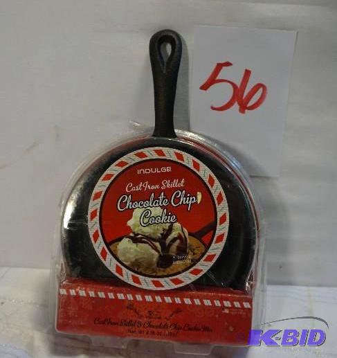 lot 56 image: Indulge Brand Cast Iron Chocolate Cookie Skil...