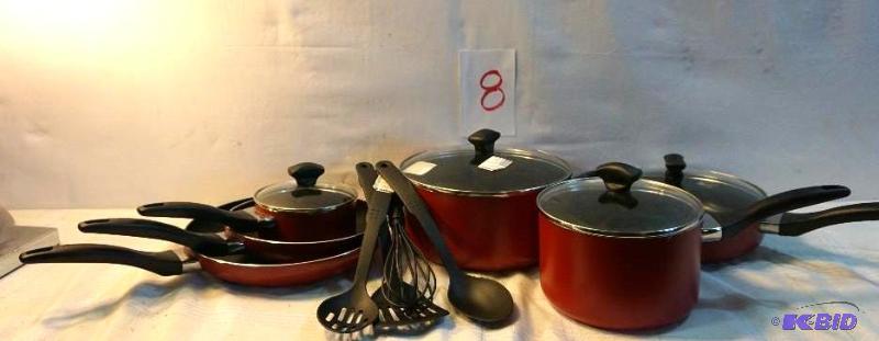 lot 8 image: Farberware&nbsp14 PC Non Stick Cookware Set ...