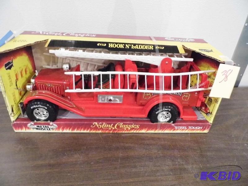 Hook & Ladder Toy Firetruck