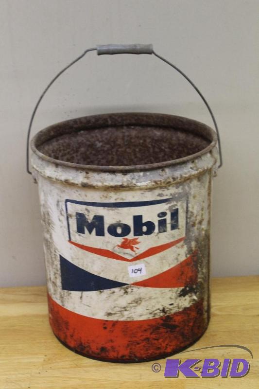 lot 104 image: Mobil&nbspVintage 5 Gallon Can, empty, origi...