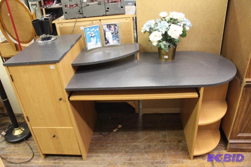 lot 19 image: Home Office  Computer Desk