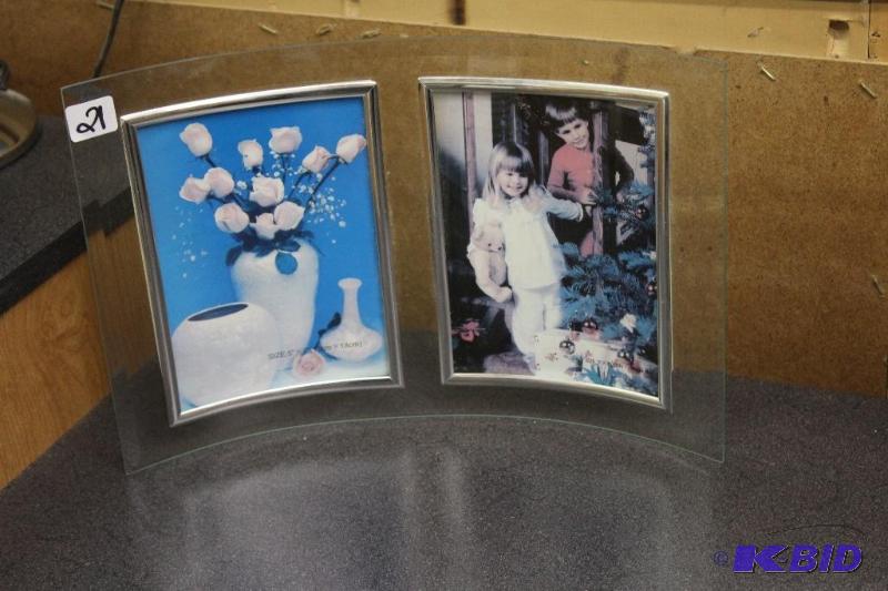 lot 21 image: Curved Glass Photo Frame