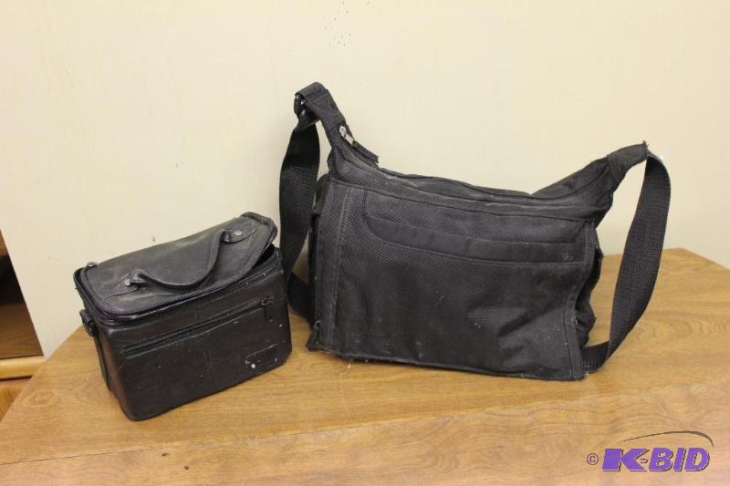 lot 215 image: Travel Bag  Purse and CD Tote ...