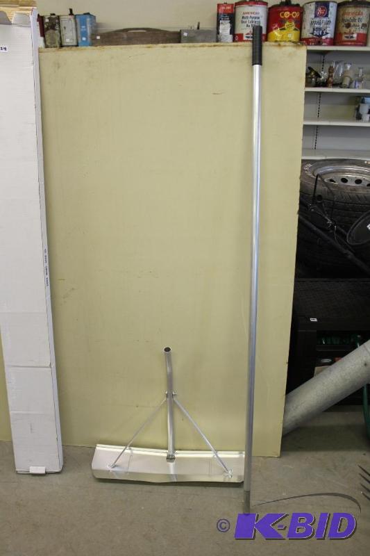 lot 218 image: Roof Snow Rake ...