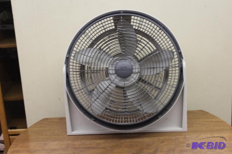 lot 23 image: Fan