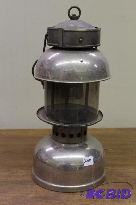 lot 260 image: Vintage Coleman Lantern ...