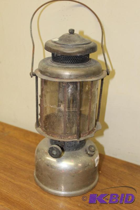 lot 261 image: Vintage Coleman Lantern ...