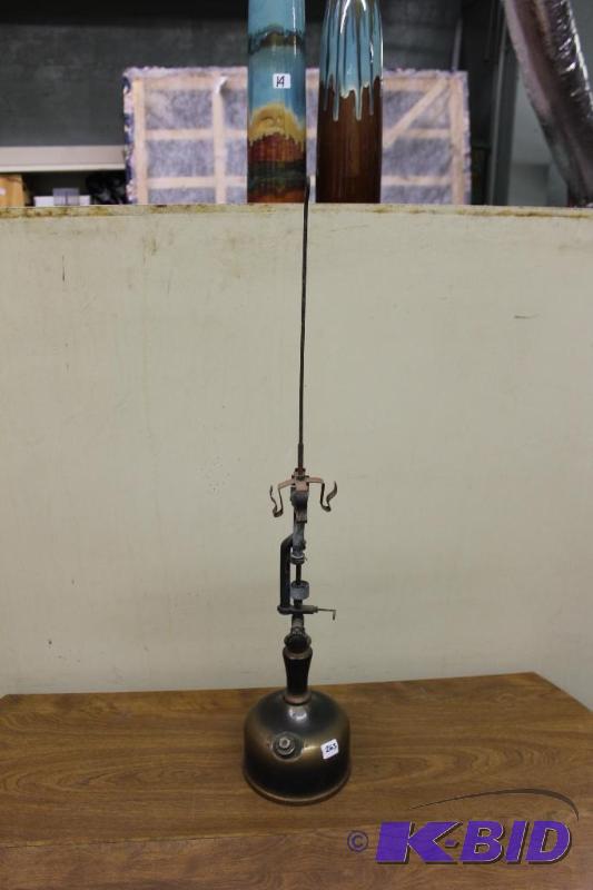 lot 263 image: Antique Coleman Lantern, Brass Tank ...