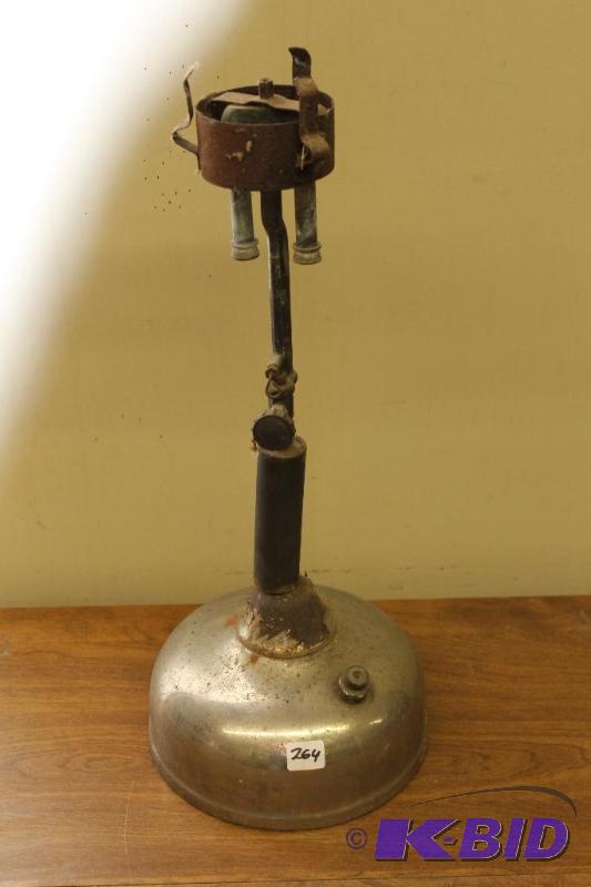 lot 264 image: Antique Coleman Lantern...