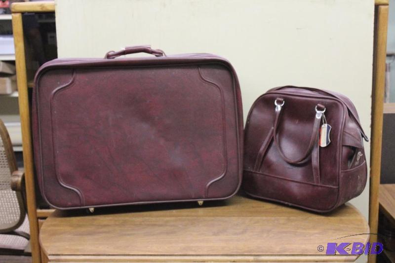 lot 28 image: Matching Suit Case and Travel Bag