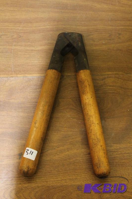 lot 311 image: Cattle Dehorner ...