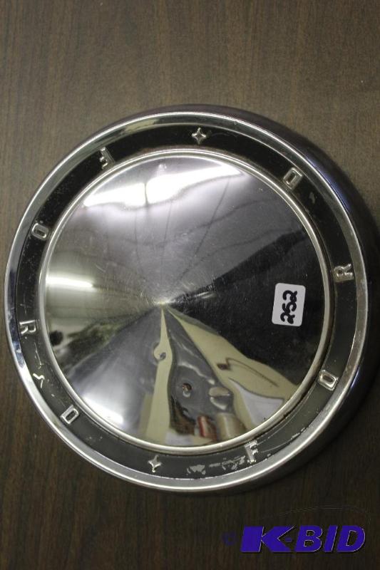 lot 452 image: Vintage Ford Hubcap  Excellent Condition for ...