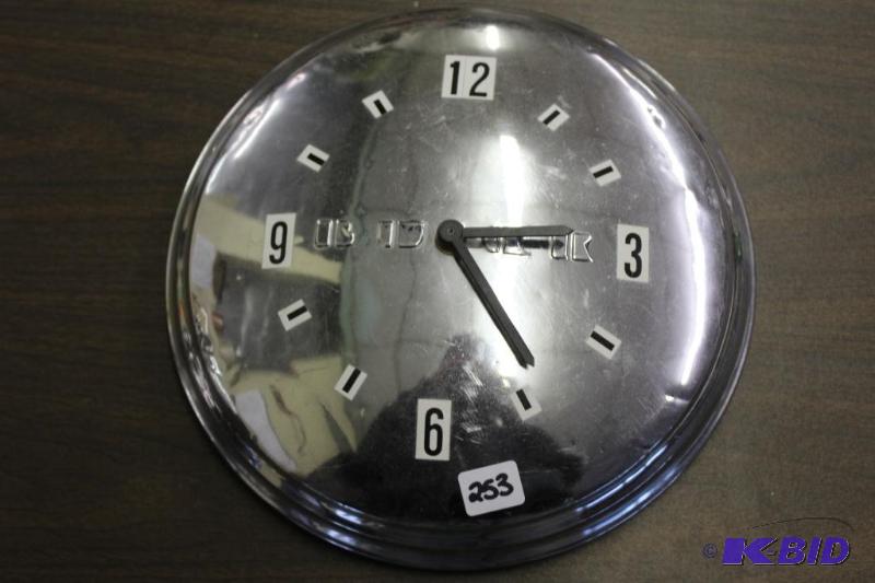 lot 453 image: Vintage Buick Hubcap Clock  Excellent Conditi...