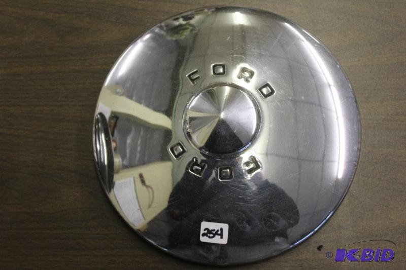 lot 454 image: Vintage Ford Hubcap  Excellent Condition for ...