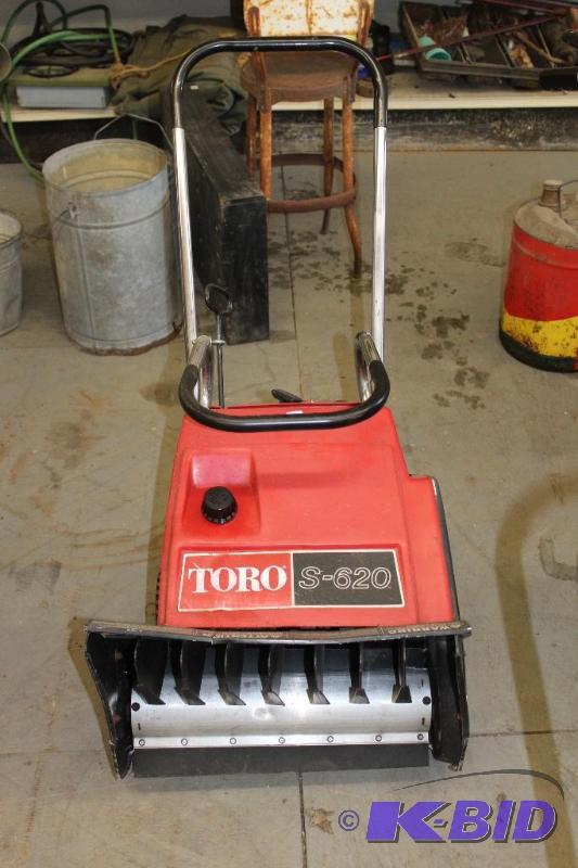 lot 51 image: Toro S-620 Snow Mover ...