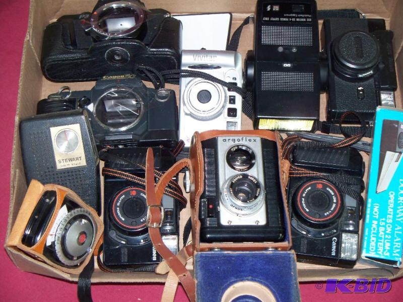 Lot of miscellaneous 35mm camera accessories...