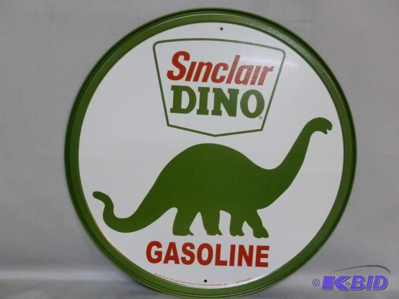 lot 101 image: Collectible Sinclair Dino Gasoline Metal Sign...