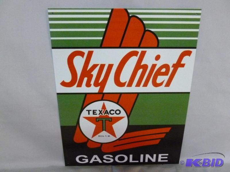 lot 71 image: Collectible Texaco Sky Chief Gasoline Metal S...