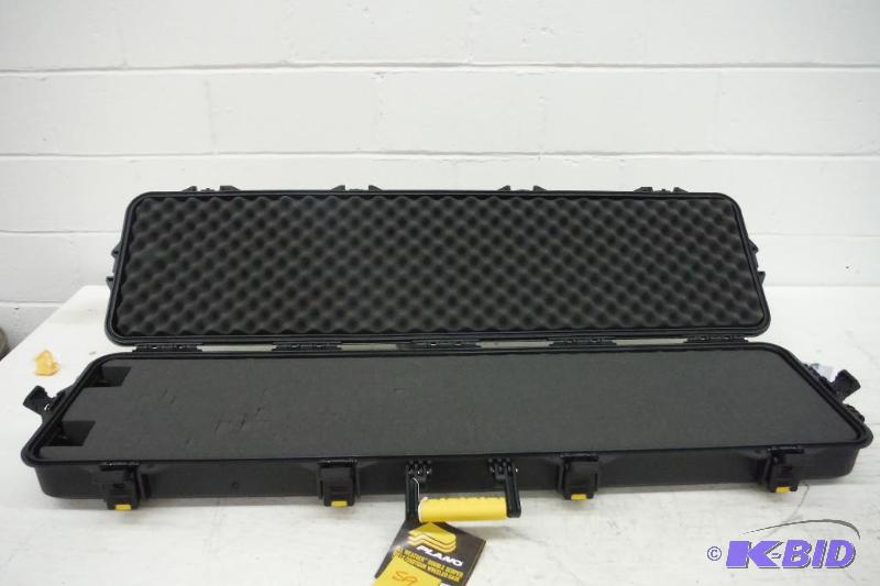 lot 58 image: Plano Double Scoped Rifle Case wWheels, Draging handle is broken