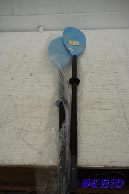lot 82 image: Carlisle Magic Mystic Kayak Paddle - Polypro BladesAluminum Shaft (Cloud, 230 cm) broken handle- see picture