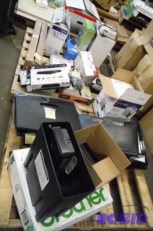 lot 83 image: Lot of 30 misc item, most broken or missing pcs