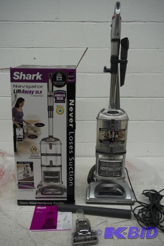 lot 88 image: Shark NavigatorTM Lift-Away Deluxe Upright Vacuum with Extended Reach- Like NEW condition- see picture