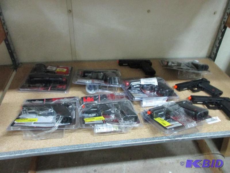 Lot of airsoft guns...