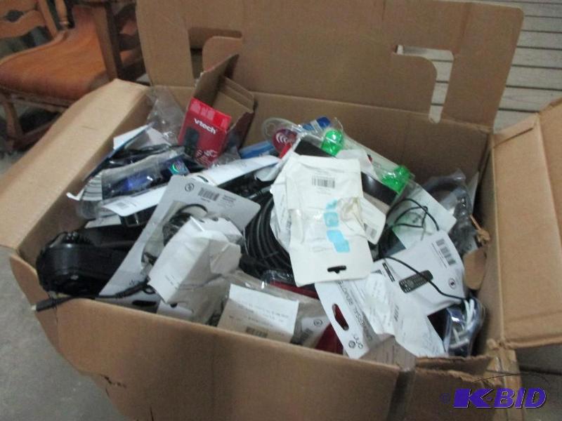 Box of avcomputer cables...