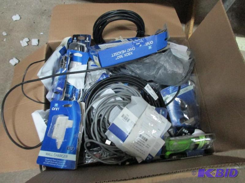 Box of misc avcomputer cables...