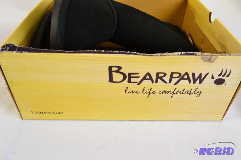 lot 12 image: Bearpaw Boots