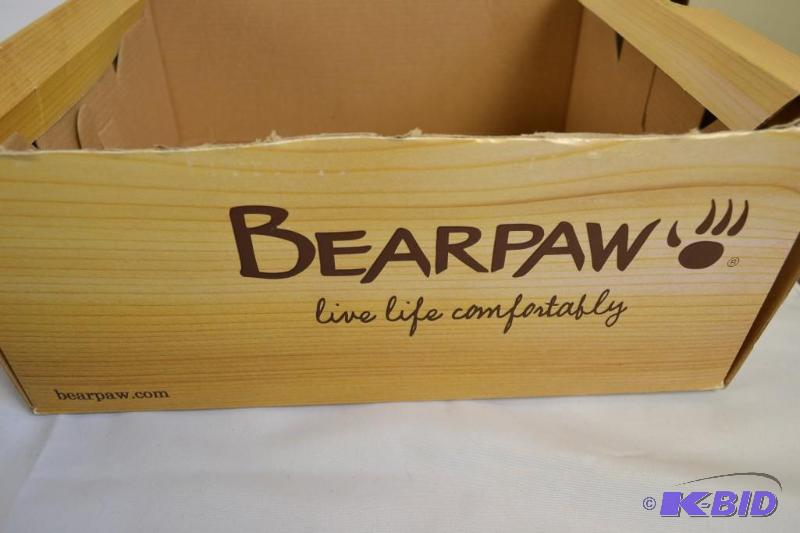 lot 13 image: Bearpaw Boots