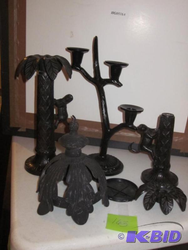 Lot of bronze colored decorative candle stand...