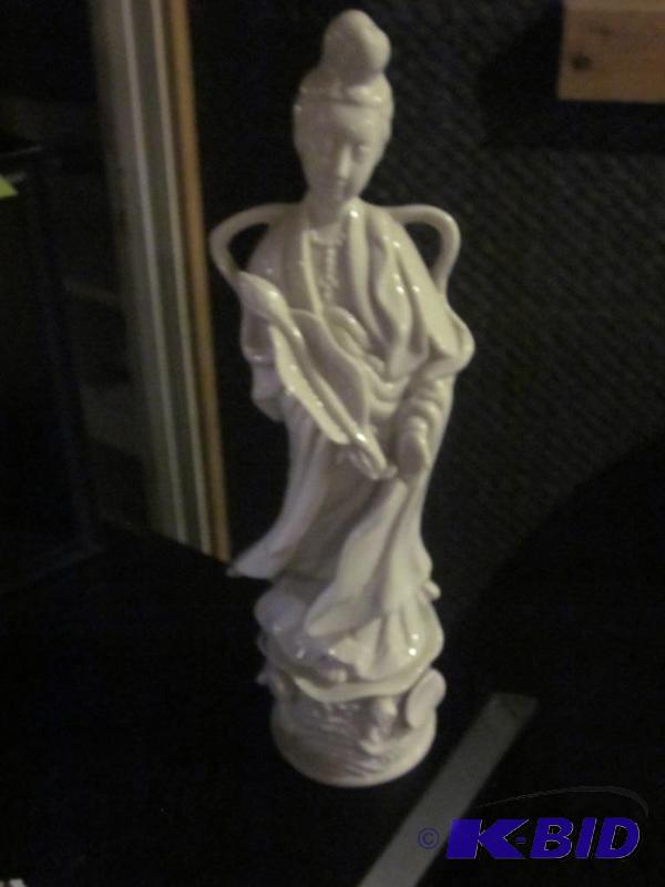 9 inch ceramic Geisha statue.&nbsp  &nbsp  ...