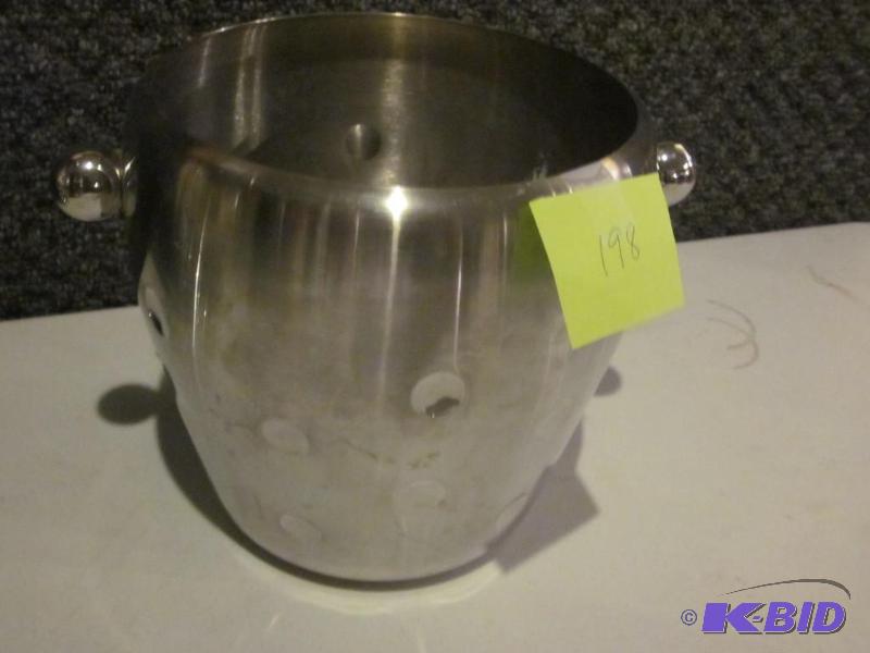 Stainless steel ice bucket.&nbsp  &nbsp  &n...