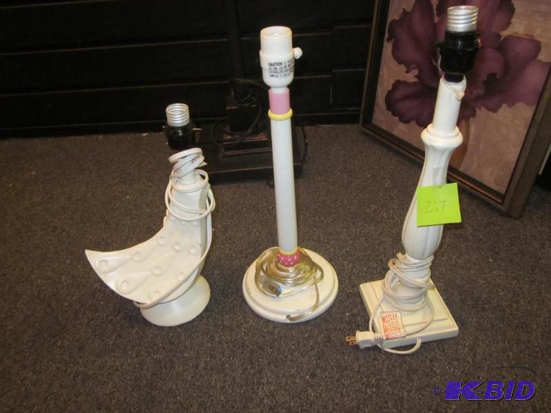 Lot of (3) table lamps.&nbsp  &nbsp  &nbsp...