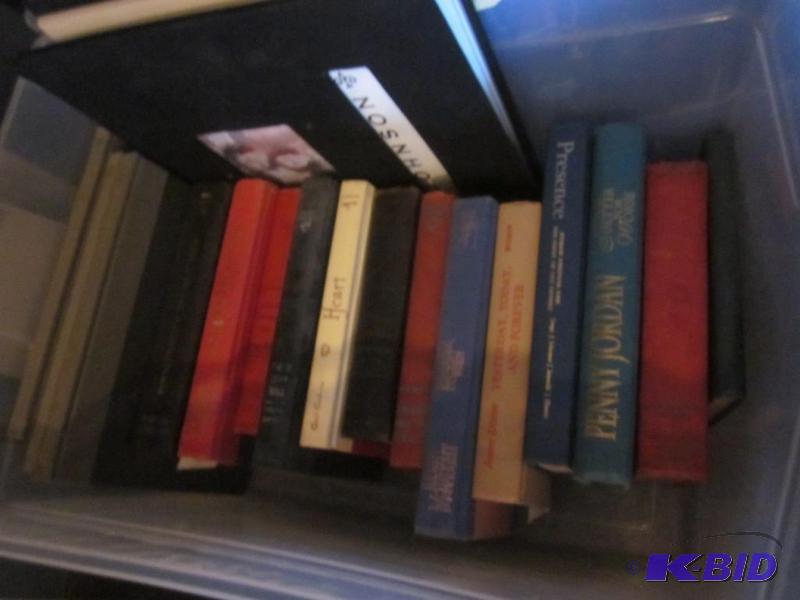 Lot of decorative coffee table and bookshelf ...