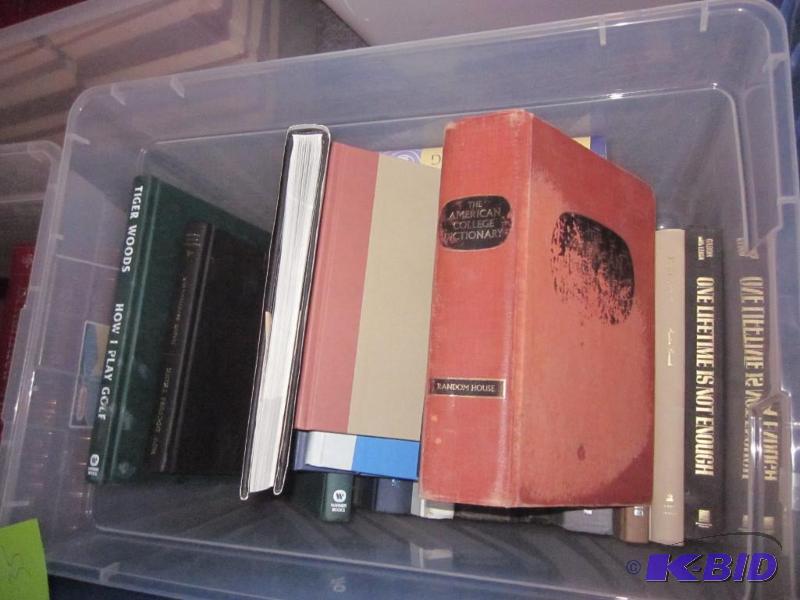Lot of decorative coffee table and bookshelf ...