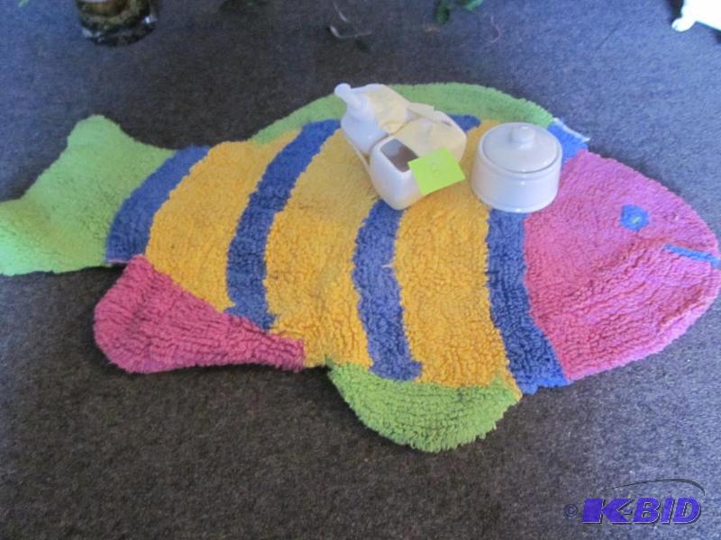 Child bath run with matching toiletries set.&...