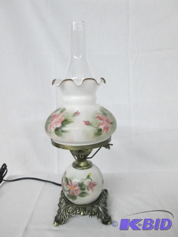 lot 24 image: River of Goods Old-Fashioned Flower Lamp